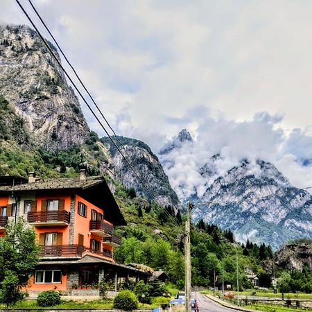 Hotel Ristorante Sasso Remenno Val Masino Exterior foto